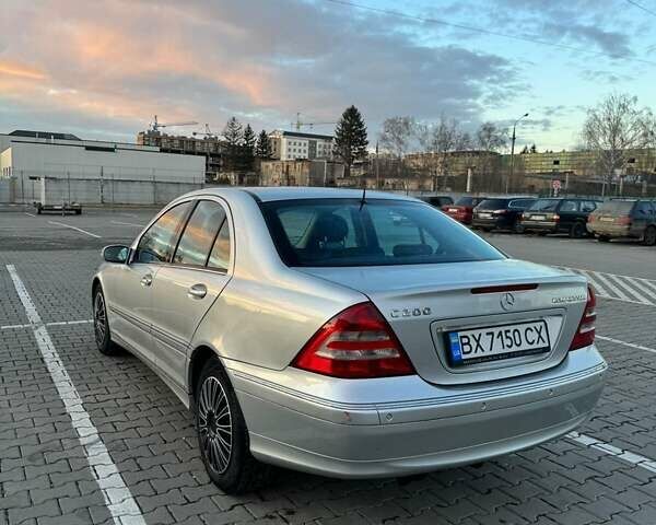 Серый Мерседес Ц-Класс, объемом двигателя 1.8 л и пробегом 325 тыс. км за 5200 $, фото 3 на Automoto.ua
