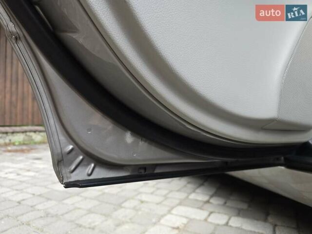 Серый Мерседес Ц-Класс, объемом двигателя 1.8 л и пробегом 176 тыс. км за 7500 $, фото 170 на Automoto.ua