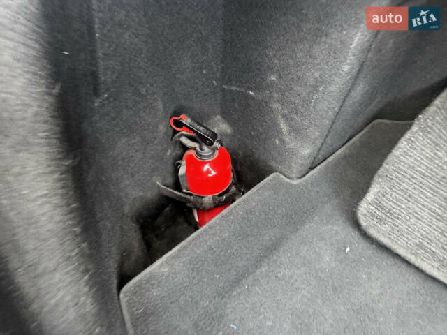 Сірий Мерседес Ц-Клас, об'ємом двигуна 2.2 л та пробігом 245 тис. км за 5550 $, фото 21 на Automoto.ua