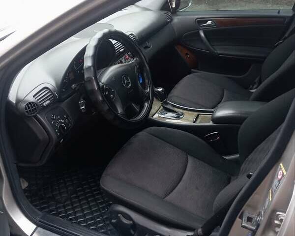 Серый Мерседес Ц-Класс, объемом двигателя 1.8 л и пробегом 245 тыс. км за 5200 $, фото 15 на Automoto.ua