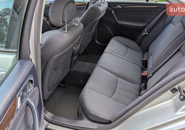 Сірий Мерседес Ц-Клас, об'ємом двигуна 1.8 л та пробігом 250 тис. км за 6950 $, фото 20 на Automoto.ua