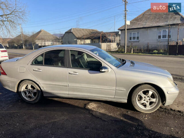 Серый Мерседес Ц-Класс, объемом двигателя 1.8 л и пробегом 270 тыс. км за 5000 $, фото 3 на Automoto.ua