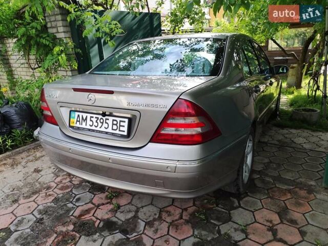 Серый Мерседес Ц-Класс, объемом двигателя 2 л и пробегом 250 тыс. км за 8400 $, фото 1 на Automoto.ua