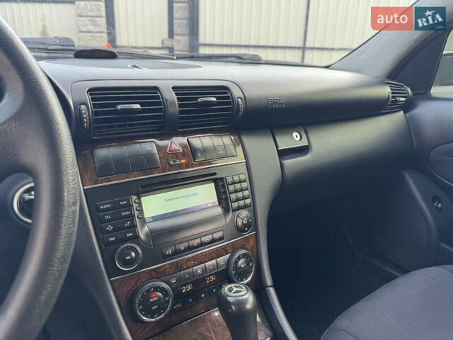 Сірий Мерседес Ц-Клас, об'ємом двигуна 2.2 л та пробігом 245 тис. км за 5550 $, фото 33 на Automoto.ua