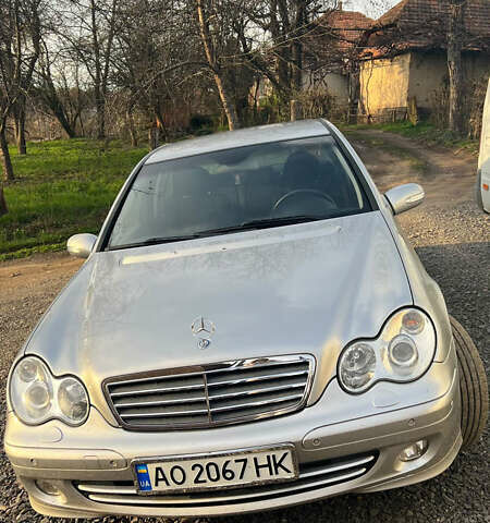 Сірий Мерседес Ц-Клас, об'ємом двигуна 1.8 л та пробігом 215 тис. км за 5000 $, фото 2 на Automoto.ua