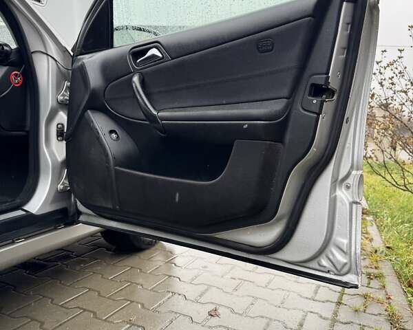 Сірий Мерседес Ц-Клас, об'ємом двигуна 2.15 л та пробігом 420 тис. км за 6000 $, фото 17 на Automoto.ua