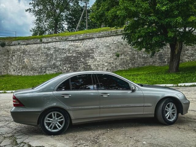 Серый Мерседес Ц-Класс, объемом двигателя 1.8 л и пробегом 348 тыс. км за 6199 $, фото 1 на Automoto.ua