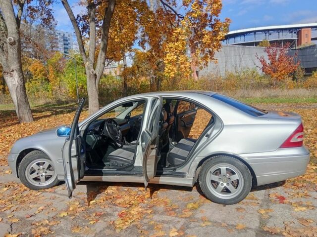 Сірий Мерседес Ц-Клас, об'ємом двигуна 1.8 л та пробігом 298 тис. км за 3300 $, фото 7 на Automoto.ua