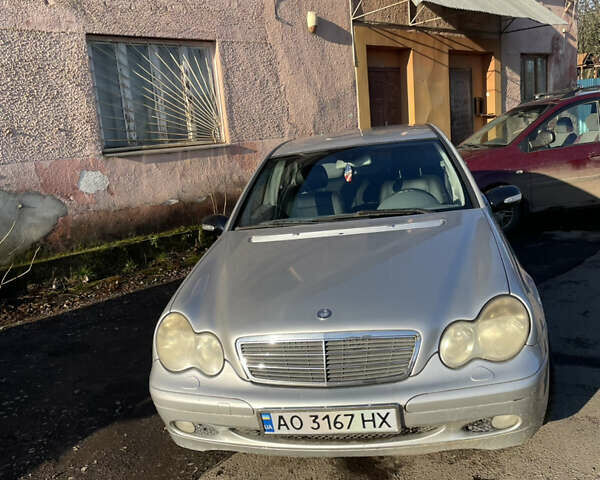 Серый Мерседес Ц-Класс, объемом двигателя 1.8 л и пробегом 270 тыс. км за 5000 $, фото 1 на Automoto.ua