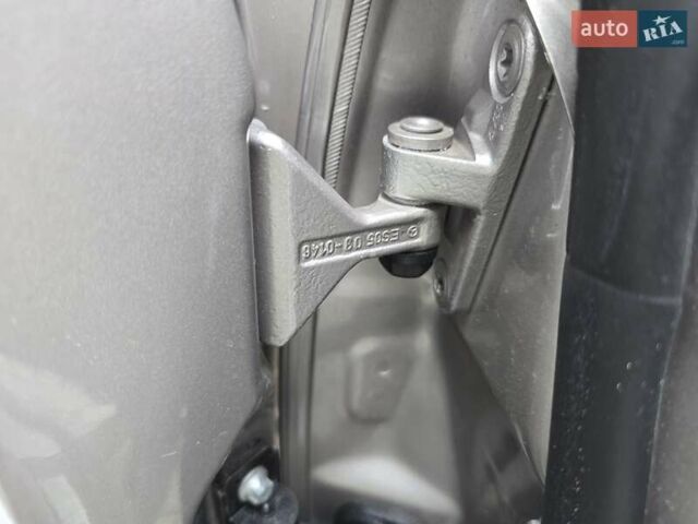 Серый Мерседес Ц-Класс, объемом двигателя 1.8 л и пробегом 176 тыс. км за 7500 $, фото 130 на Automoto.ua