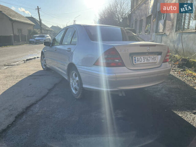 Серый Мерседес Ц-Класс, объемом двигателя 1.8 л и пробегом 270 тыс. км за 5000 $, фото 6 на Automoto.ua