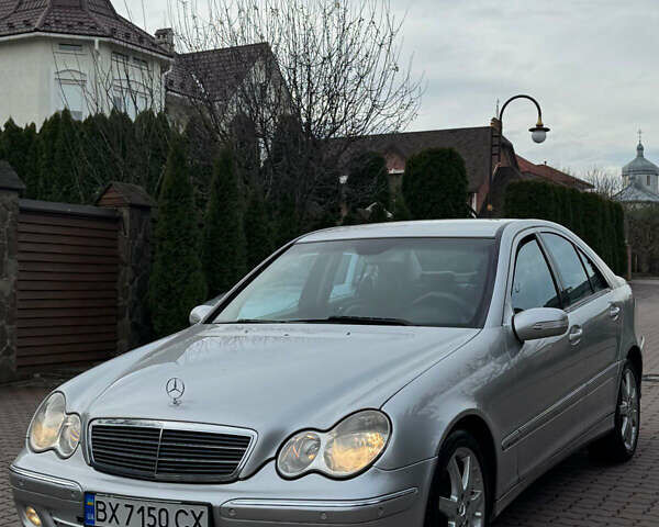 Серый Мерседес Ц-Класс, объемом двигателя 1.8 л и пробегом 326 тыс. км за 4200 $, фото 2 на Automoto.ua