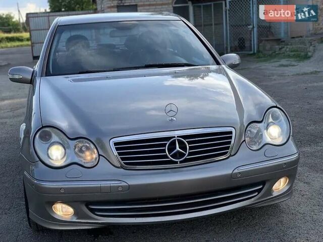 Серый Мерседес Ц-Класс, объемом двигателя 2.7 л и пробегом 256 тыс. км за 6900 $, фото 16 на Automoto.ua