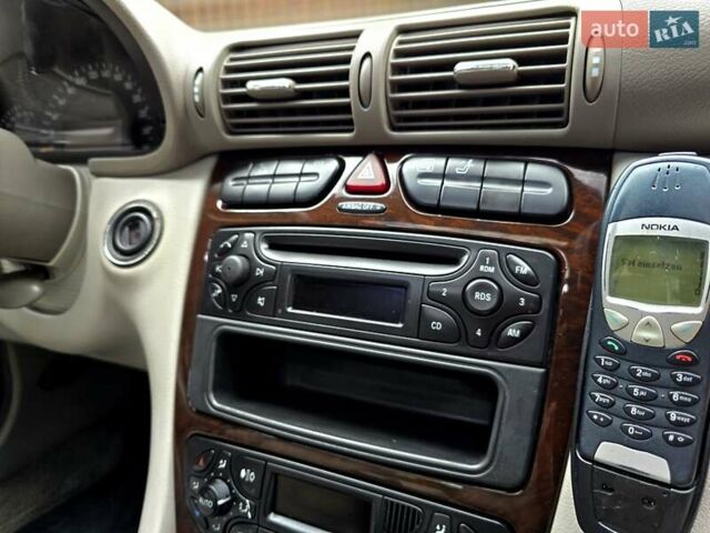 Серый Мерседес Ц-Класс, объемом двигателя 1.8 л и пробегом 176 тыс. км за 7500 $, фото 89 на Automoto.ua