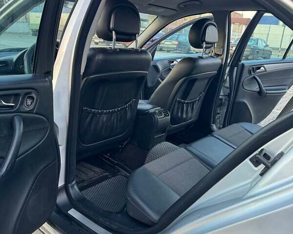 Серый Мерседес Ц-Класс, объемом двигателя 1.8 л и пробегом 325 тыс. км за 5200 $, фото 10 на Automoto.ua