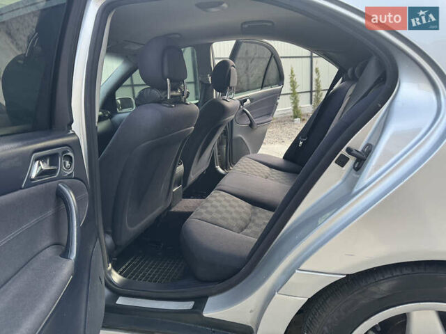 Сірий Мерседес Ц-Клас, об'ємом двигуна 2.2 л та пробігом 245 тис. км за 5550 $, фото 23 на Automoto.ua