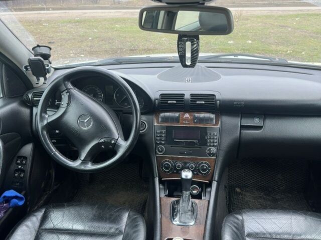 Серый Мерседес Ц-Класс, объемом двигателя 0 л и пробегом 435 тыс. км за 3000 $, фото 4 на Automoto.ua