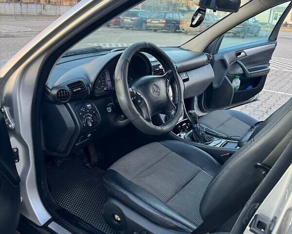 Серый Мерседес Ц-Класс, объемом двигателя 1.8 л и пробегом 325 тыс. км за 5200 $, фото 1 на Automoto.ua