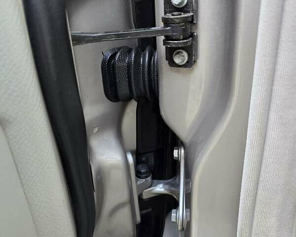 Серый Мерседес Ц-Класс, объемом двигателя 1.8 л и пробегом 176 тыс. км за 7500 $, фото 135 на Automoto.ua