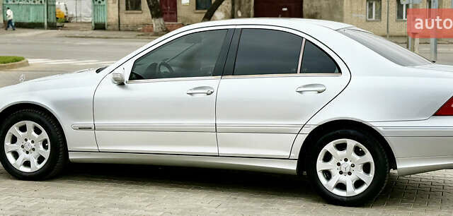 Сірий Мерседес Ц-Клас, об'ємом двигуна 1.8 л та пробігом 225 тис. км за 6700 $, фото 8 на Automoto.ua