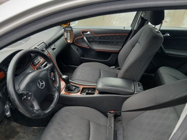 Серый Мерседес Ц-Класс, объемом двигателя 0 л и пробегом 180 тыс. км за 2600 $, фото 7 на Automoto.ua