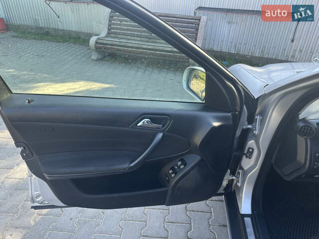 Серый Мерседес Ц-Класс, объемом двигателя 2.15 л и пробегом 284 тыс. км за 6000 $, фото 3 на Automoto.ua