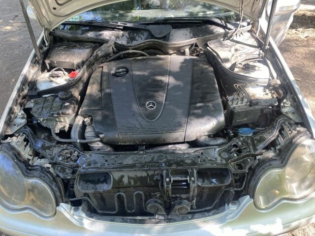 Серый Мерседес Ц-Класс, объемом двигателя 0 л и пробегом 493 тыс. км за 2589 $, фото 20 на Automoto.ua