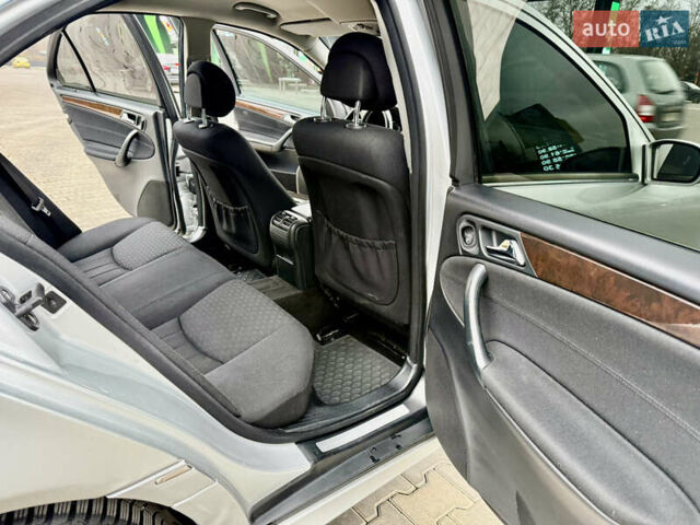 Сірий Мерседес Ц-Клас, об'ємом двигуна 1.8 л та пробігом 225 тис. км за 6700 $, фото 33 на Automoto.ua