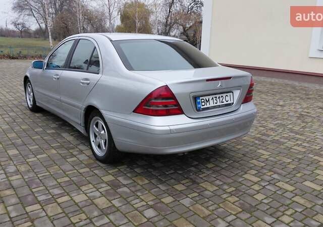 Серый Мерседес Ц-Класс, объемом двигателя 1.8 л и пробегом 300 тыс. км за 5000 $, фото 3 на Automoto.ua