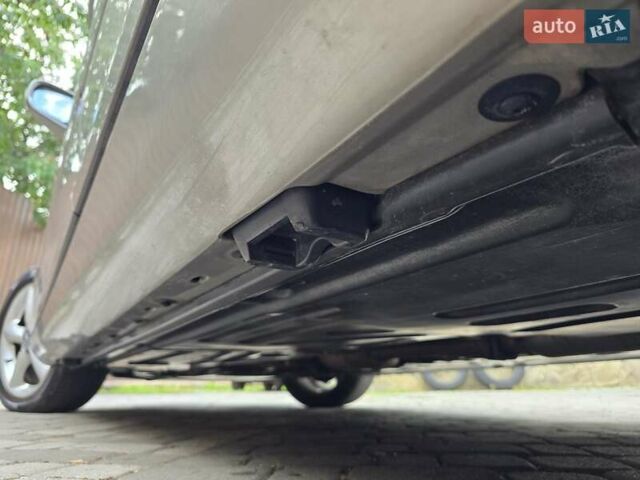 Серый Мерседес Ц-Класс, объемом двигателя 1.8 л и пробегом 176 тыс. км за 7500 $, фото 21 на Automoto.ua