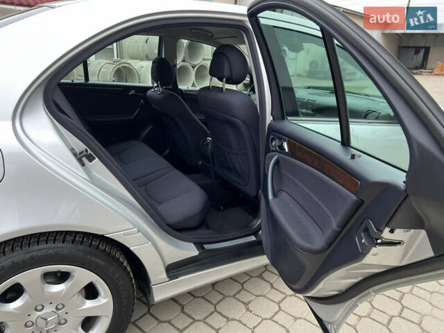 Сірий Мерседес Ц-Клас, об'ємом двигуна 1.8 л та пробігом 162 тис. км за 7299 $, фото 45 на Automoto.ua