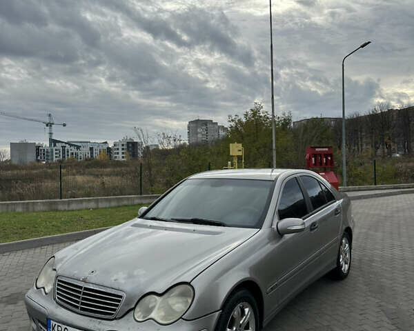 Сірий Мерседес Ц-Клас, об'ємом двигуна 2.2 л та пробігом 373 тис. км за 2950 $, фото 9 на Automoto.ua