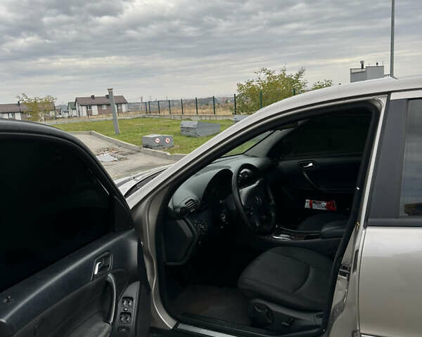 Сірий Мерседес Ц-Клас, об'ємом двигуна 2.2 л та пробігом 373 тис. км за 2950 $, фото 6 на Automoto.ua