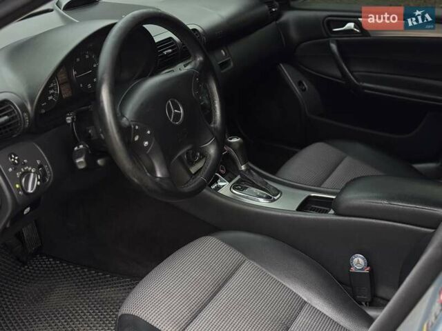 Серый Мерседес Ц-Класс, объемом двигателя 2.1 л и пробегом 260 тыс. км за 8500 $, фото 21 на Automoto.ua