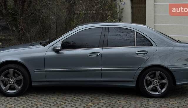 Серый Мерседес Ц-Класс, объемом двигателя 2.1 л и пробегом 260 тыс. км за 8500 $, фото 11 на Automoto.ua