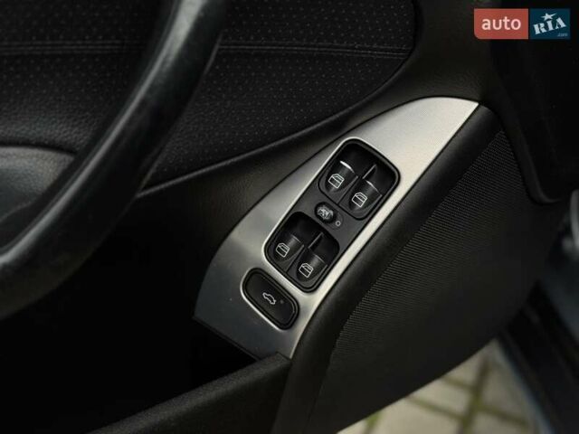 Серый Мерседес Ц-Класс, объемом двигателя 2.1 л и пробегом 260 тыс. км за 8500 $, фото 31 на Automoto.ua