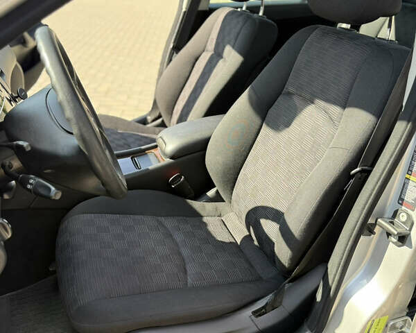 Сірий Мерседес Ц-Клас, об'ємом двигуна 1.8 л та пробігом 180 тис. км за 7300 $, фото 13 на Automoto.ua