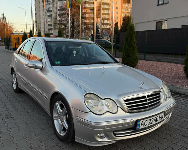 Серый Мерседес Ц-Класс, объемом двигателя 2.2 л и пробегом 287 тыс. км за 7500 $, фото 1 на Automoto.ua