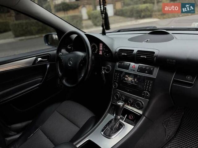 Серый Мерседес Ц-Класс, объемом двигателя 2.1 л и пробегом 260 тыс. км за 8500 $, фото 25 на Automoto.ua