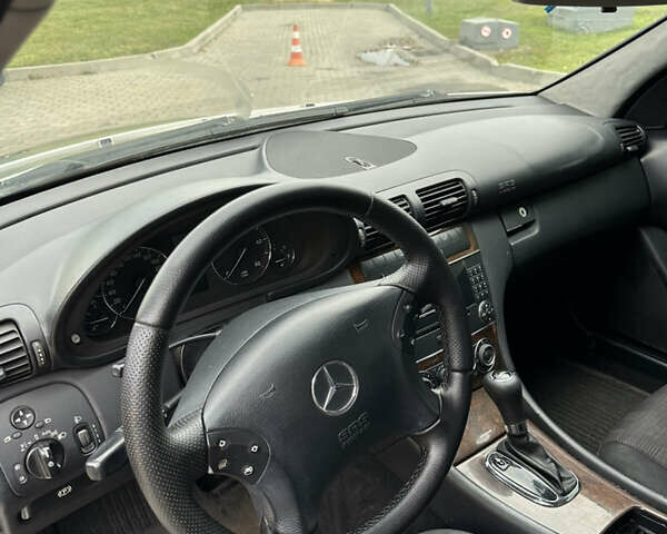 Сірий Мерседес Ц-Клас, об'ємом двигуна 2.2 л та пробігом 373 тис. км за 2950 $, фото 4 на Automoto.ua