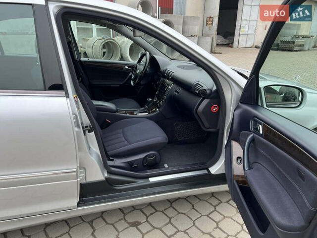 Сірий Мерседес Ц-Клас, об'ємом двигуна 1.8 л та пробігом 162 тис. км за 7299 $, фото 52 на Automoto.ua