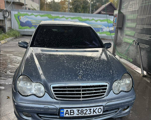 Серый Мерседес Ц-Класс, объемом двигателя 1.8 л и пробегом 330 тыс. км за 4500 $, фото 5 на Automoto.ua