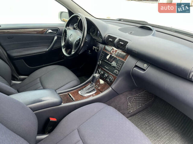 Серый Мерседес Ц-Класс, объемом двигателя 1.8 л и пробегом 162 тыс. км за 6850 $, фото 67 на Automoto.ua