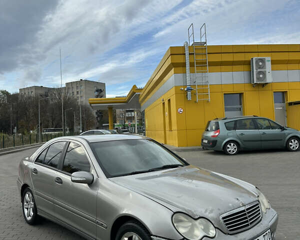 Сірий Мерседес Ц-Клас, об'ємом двигуна 2.2 л та пробігом 373 тис. км за 2950 $, фото 10 на Automoto.ua