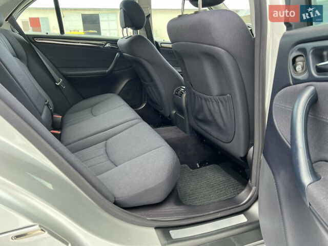 Серый Мерседес Ц-Класс, объемом двигателя 1.8 л и пробегом 162 тыс. км за 6850 $, фото 61 на Automoto.ua