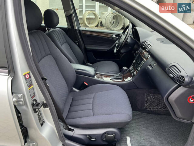 Сірий Мерседес Ц-Клас, об'ємом двигуна 1.8 л та пробігом 162 тис. км за 7299 $, фото 53 на Automoto.ua