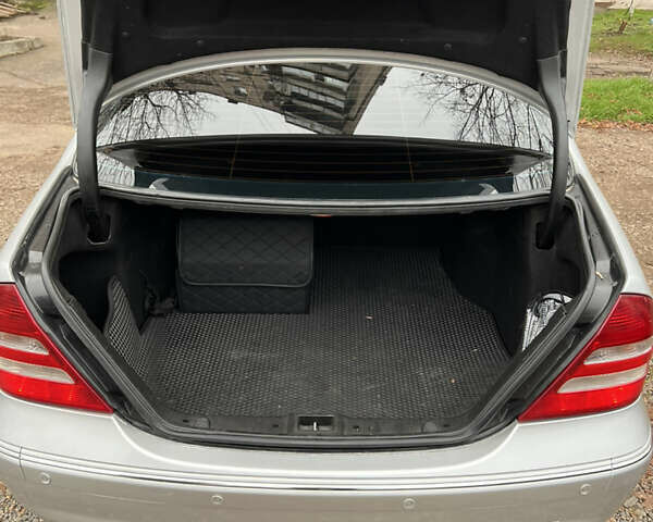 Серый Мерседес Ц-Класс, объемом двигателя 1.8 л и пробегом 263 тыс. км за 7600 $, фото 9 на Automoto.ua