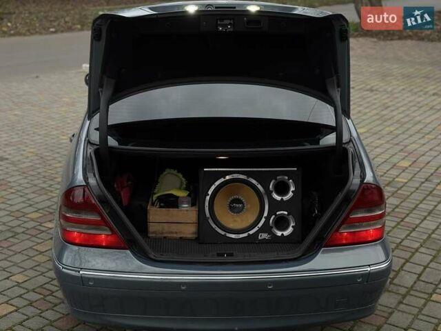 Серый Мерседес Ц-Класс, объемом двигателя 2.1 л и пробегом 260 тыс. км за 8500 $, фото 20 на Automoto.ua