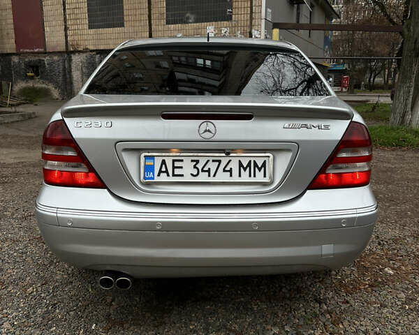 Серый Мерседес Ц-Класс, объемом двигателя 1.8 л и пробегом 263 тыс. км за 7600 $, фото 2 на Automoto.ua