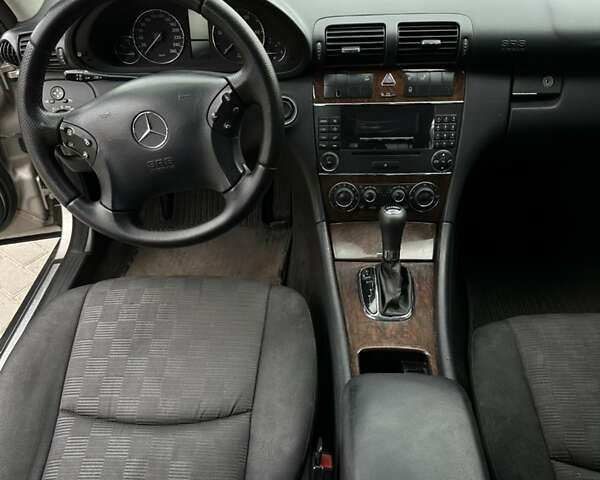 Сірий Мерседес Ц-Клас, об'ємом двигуна 2.2 л та пробігом 373 тис. км за 2950 $, фото 2 на Automoto.ua